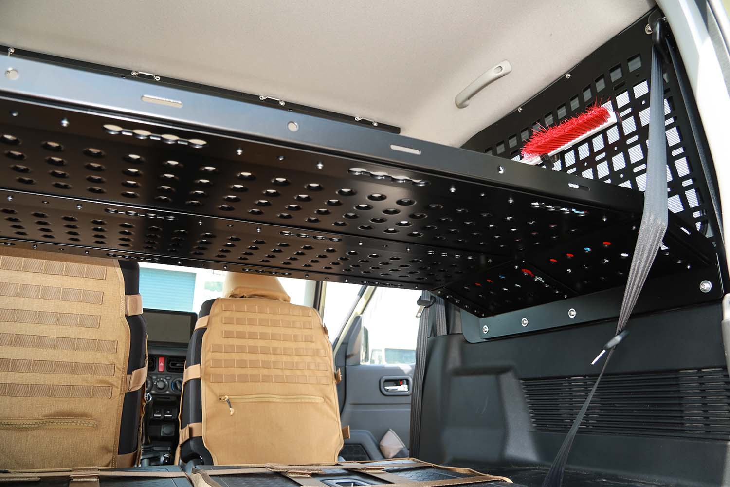 mehr Stauraum mit dem Ablageträger für den Jimny mehr Stauraum mit dem Ablageträger für den Jimny